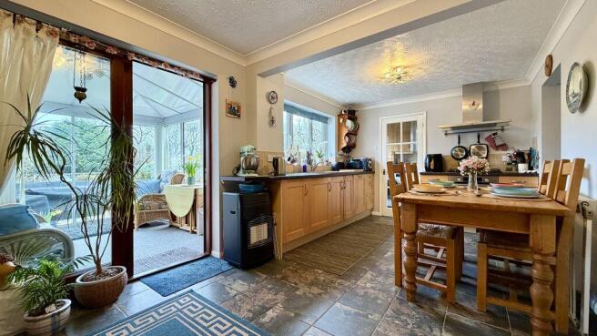 Kitchen/Dining Area