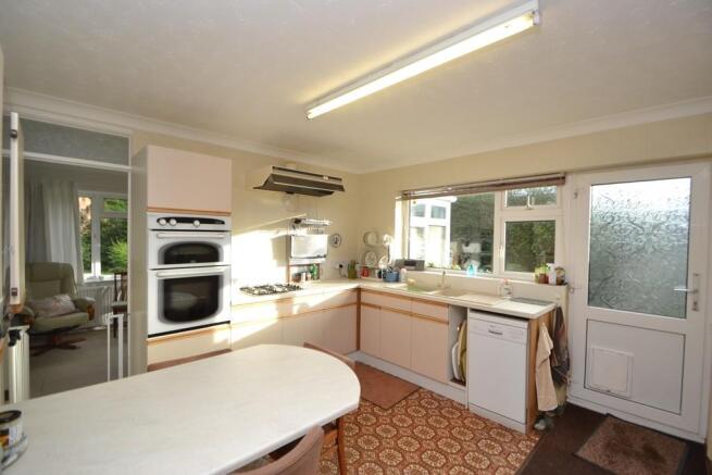 kitchen / breakfast room