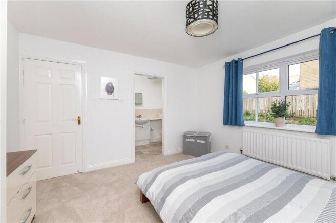 4 bed Detached for sale Image 9