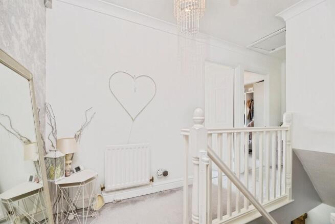 3 bed Semi-Detached for sale Image 7