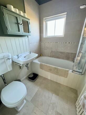 Bathroom.jpg