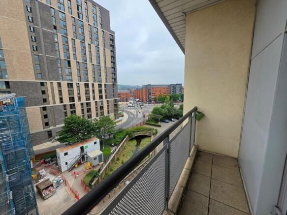 2 bed Flat to rent Image 9