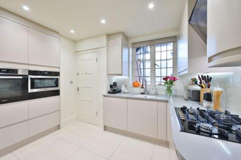 Portsmouth Road, Putney Heath, London, SW15