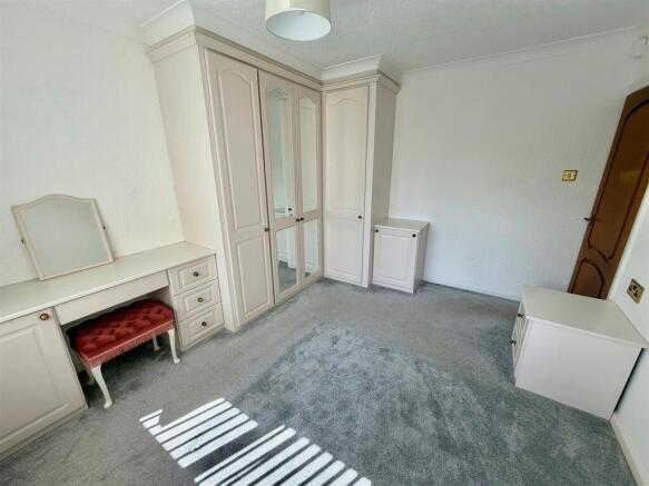 2 bed Semi-Detached Bungalow for sale Image 9