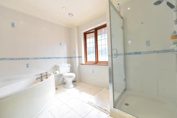Shower/Bathroom