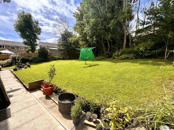 2 bed Apartment for sale Image 12