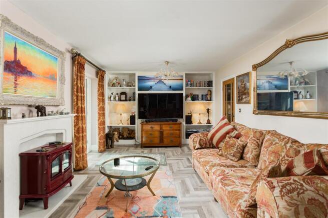 4 bed Detached for sale Image 11