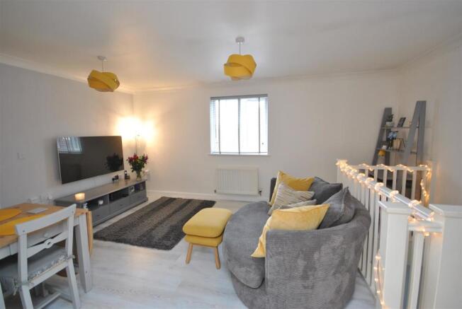 SITTING ROOM/ DINING ROOM