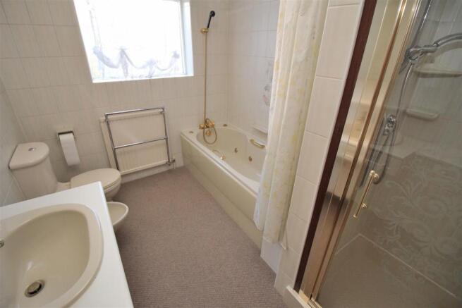 BATHROOM.JPG
