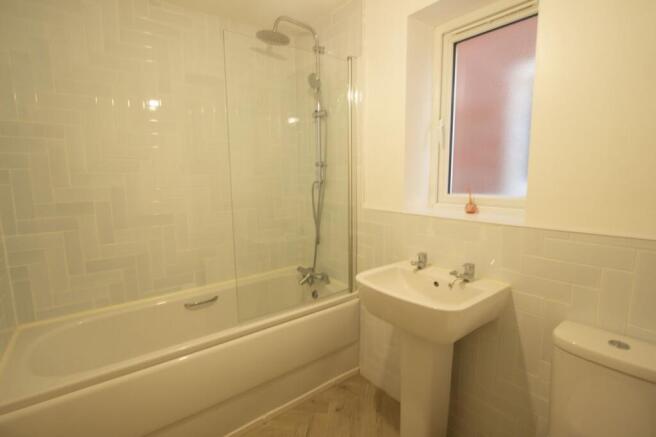 3 bed Semi-Detached to rent Image 12