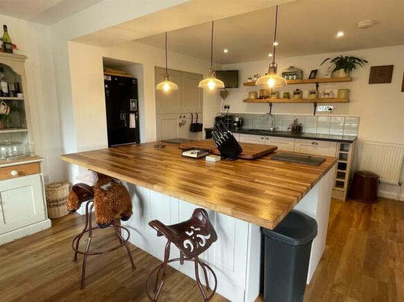 Kitchen8.jpg