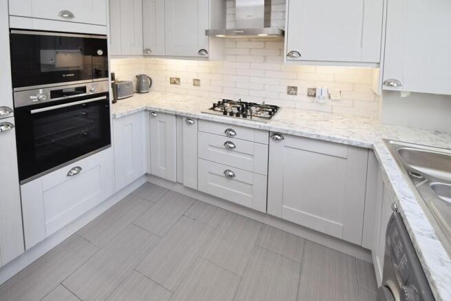 2 bed Apartment for sale Image 4