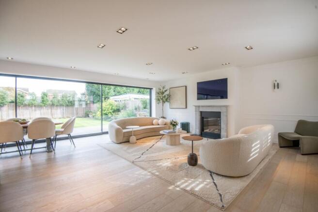 Sitting/Dining Area