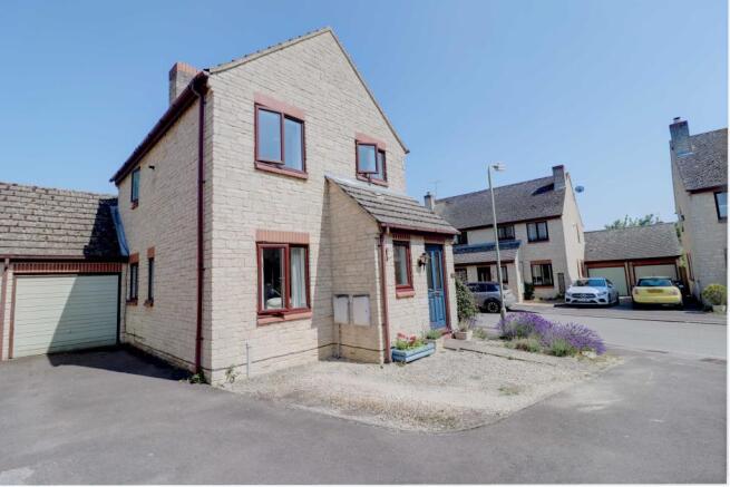 Front of House,Garage and Parking