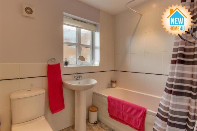 FAMILY BATHROOM: