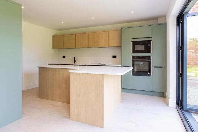 4 bed Detached for sale Image 5
