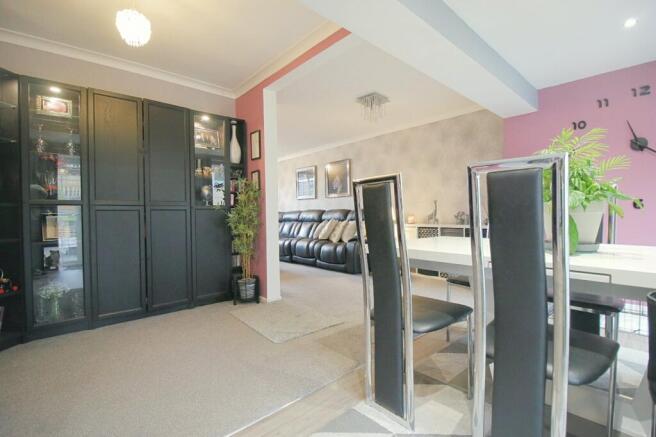 3 bed Semi-Detached for sale Image 8