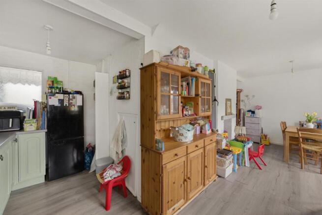 Maendy Way, Pontnewydd, Cwmbran photo 4