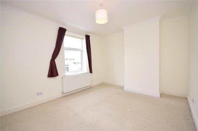 3 bed Terraced to rent Image 5