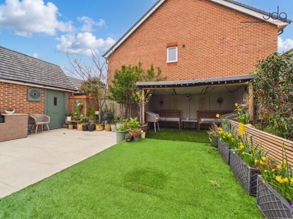 Spacious Garden with bedding and seating area