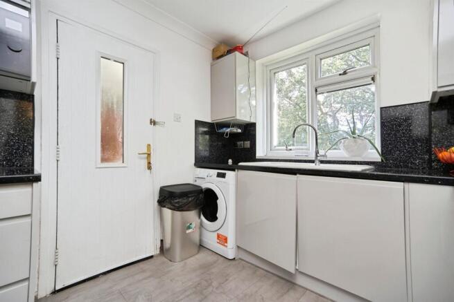 2 bed Flat for sale Image 12