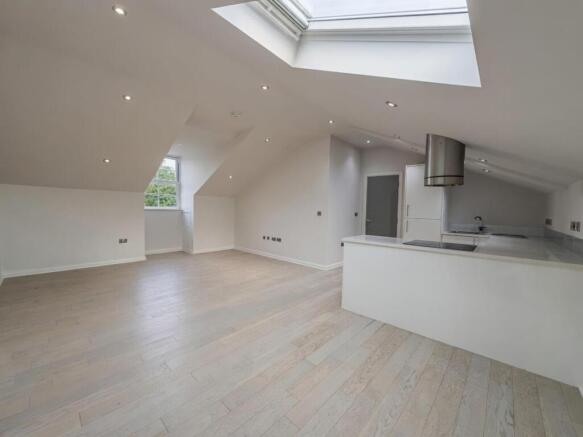 2 bed Flat for sale Image 7