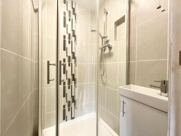 4 bed Link Detached House for sale Image 11