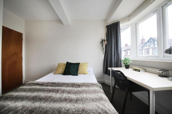 6 bed Semi-Detached to rent Image 5