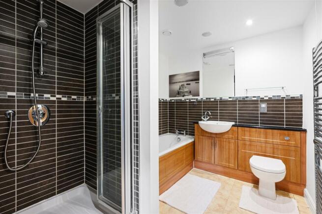 3 bed Apartment for sale Image 12