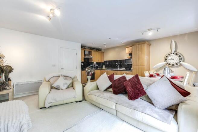 2 bed Flat for sale Image 4