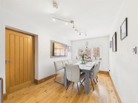 KITCHEN / DINING ROOM