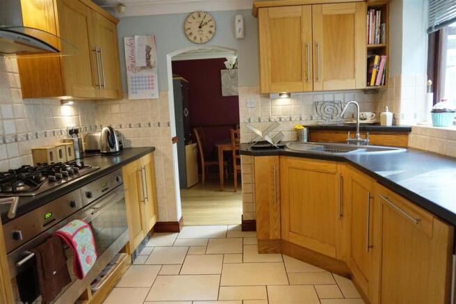 FITTED KITCHEN