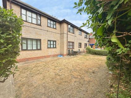 Doves Court, Brightlingsea CO7