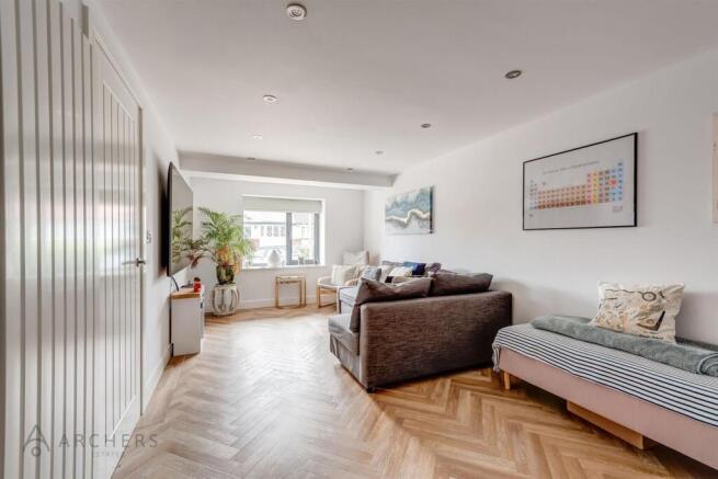 4 bed Detached for sale Image 12