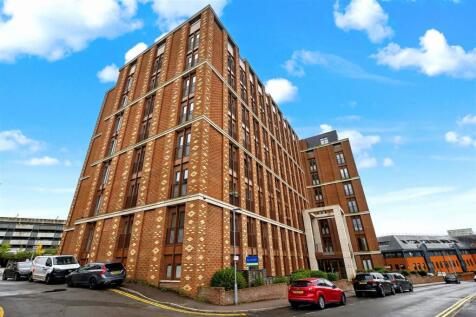 Grosvenor Road, Ziggurat House, AL1