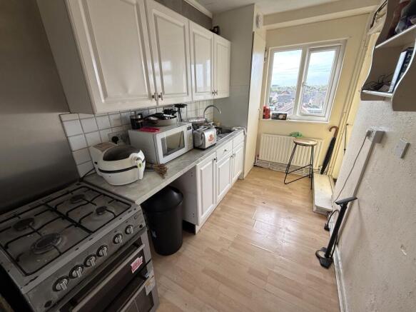 FITTED KITCHEN