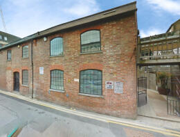 Flat 4, 11 21 Cedar House, The Parade High Street, Watford WD17 1LQ