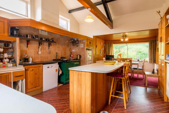 6 bed Semi-Detached for sale Image 7