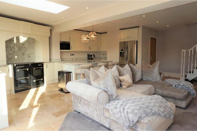 Lounge / Kitchen