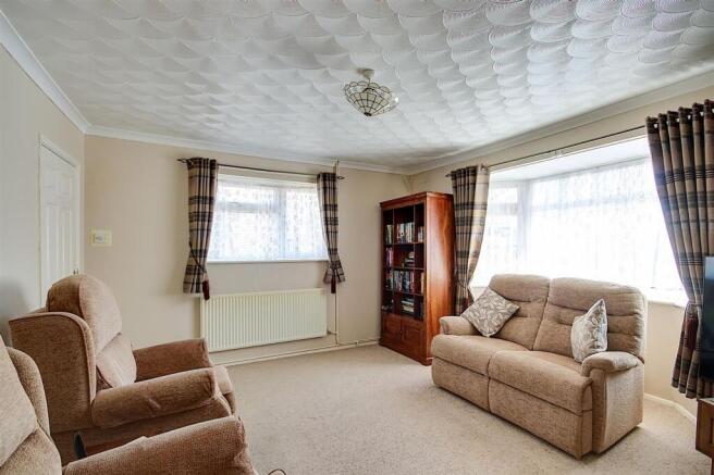 Howard Road, Sompting, BN15 photo 3
