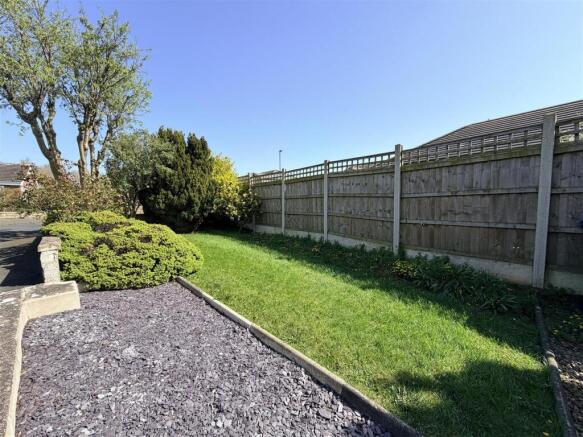 2 bed Detached Bungalow for sale Image 10
