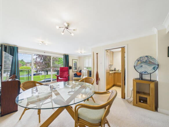 Hever Close, Maidenhead, SL6 photo 2