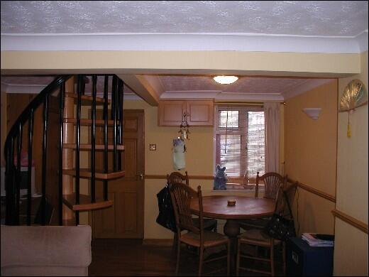 Dining area & stairs