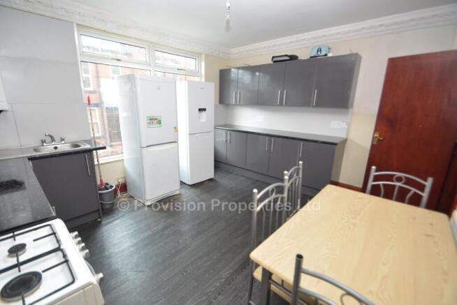 6 bed Terraced to rent Image 4