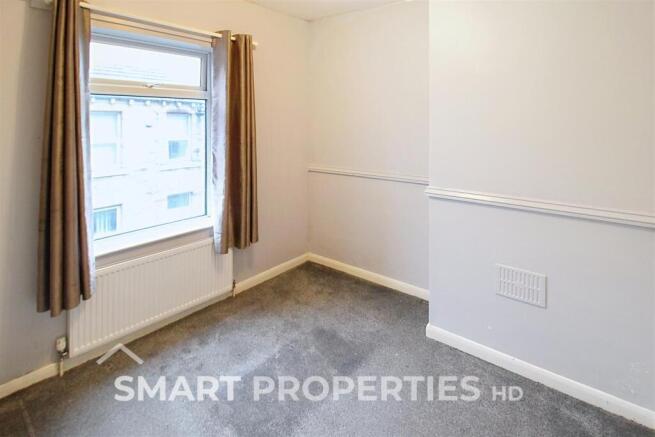 2 bed Terraced to rent Image 6