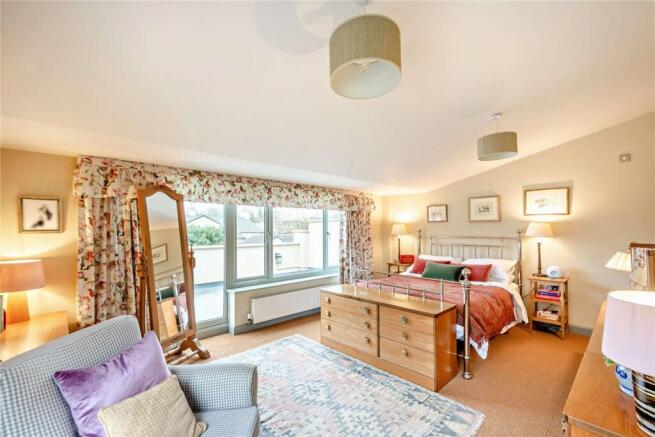 4 bed Semi-Detached for sale Image 9