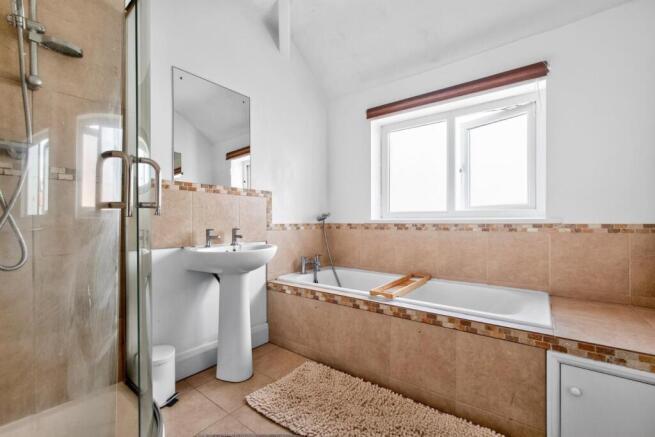 3 bed Semi-Detached to rent Image 8