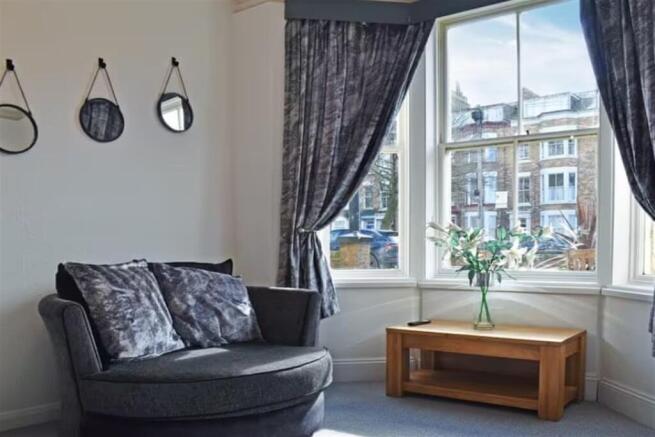 1 bed Flat to rent Image 4