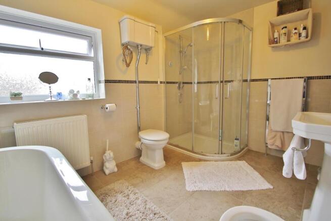 Bathroom 2.JPG