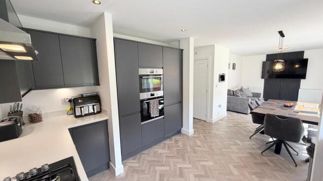4 bed Detached for sale Image 6